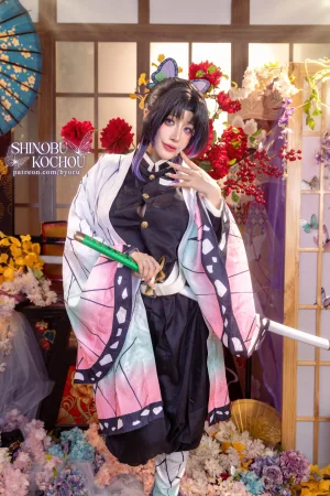 Byoru《Shinobu Demon Slayer》主题写真：75张全套美图，含27个视频