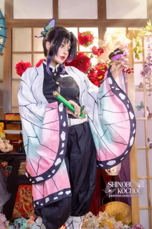 Byoru《Shinobu Demon Slayer》主题写真：75张全套美图，含27个视频