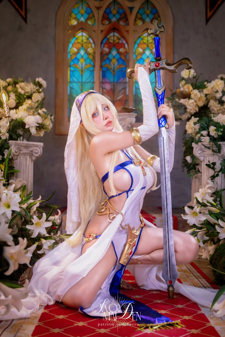 Byoru《Sword Maiden》主题写真：77张全套美图，含25个视频