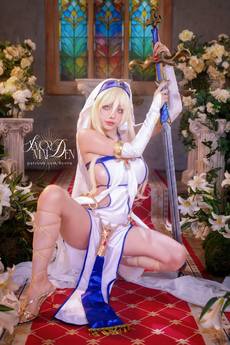 Byoru《Sword Maiden》主题写真：77张全套美图，含25个视频