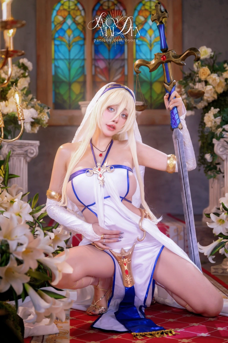 Byoru《Sword Maiden》主题写真：77张全套美图，含25个视频