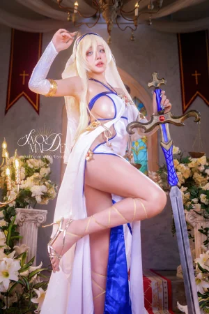 Byoru《Sword Maiden》主题写真：77张全套美图，含25个视频