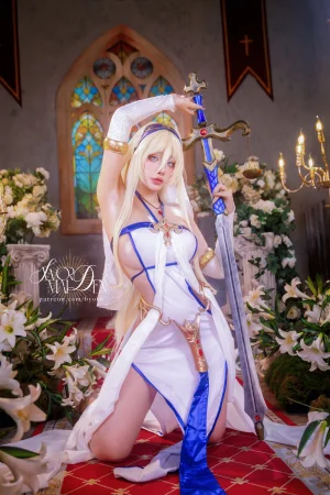 Byoru《Sword Maiden》主题写真：77张全套美图，含25个视频