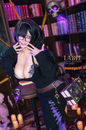 Byoru《Label – NIKKE》主题写真：73张全套美图，含26个视频
