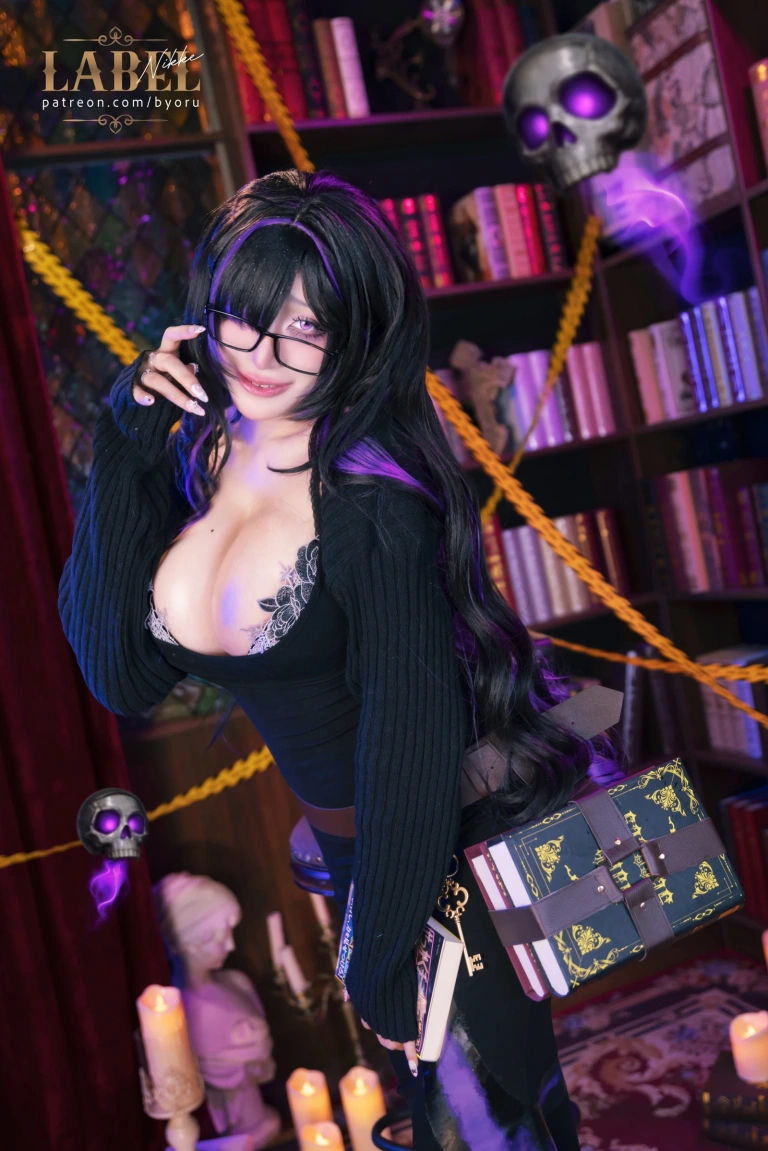Byoru《Label – NIKKE》主题写真：73张全套美图，含26个视频