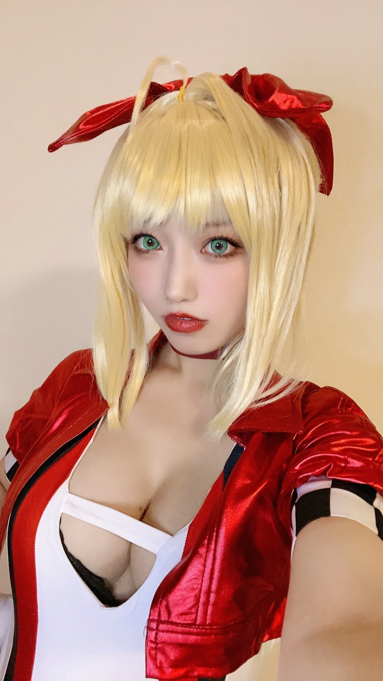 切切celia《尼禄赛车》主题写真：14张全套美图