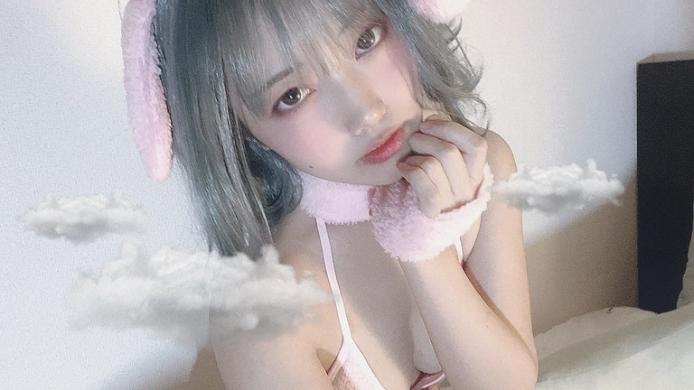 切切celia《兔子内衣》主题写真：22张全套美图