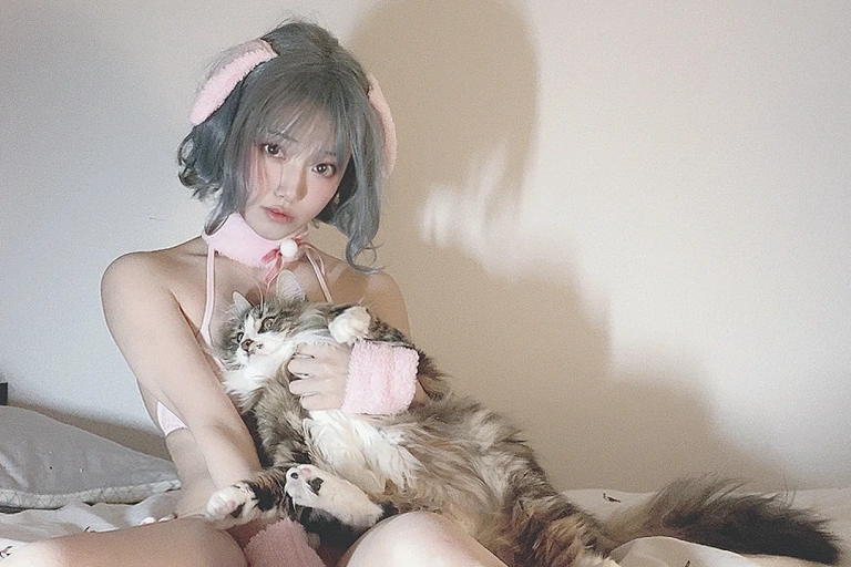切切celia《兔子内衣》主题写真：22张全套美图
