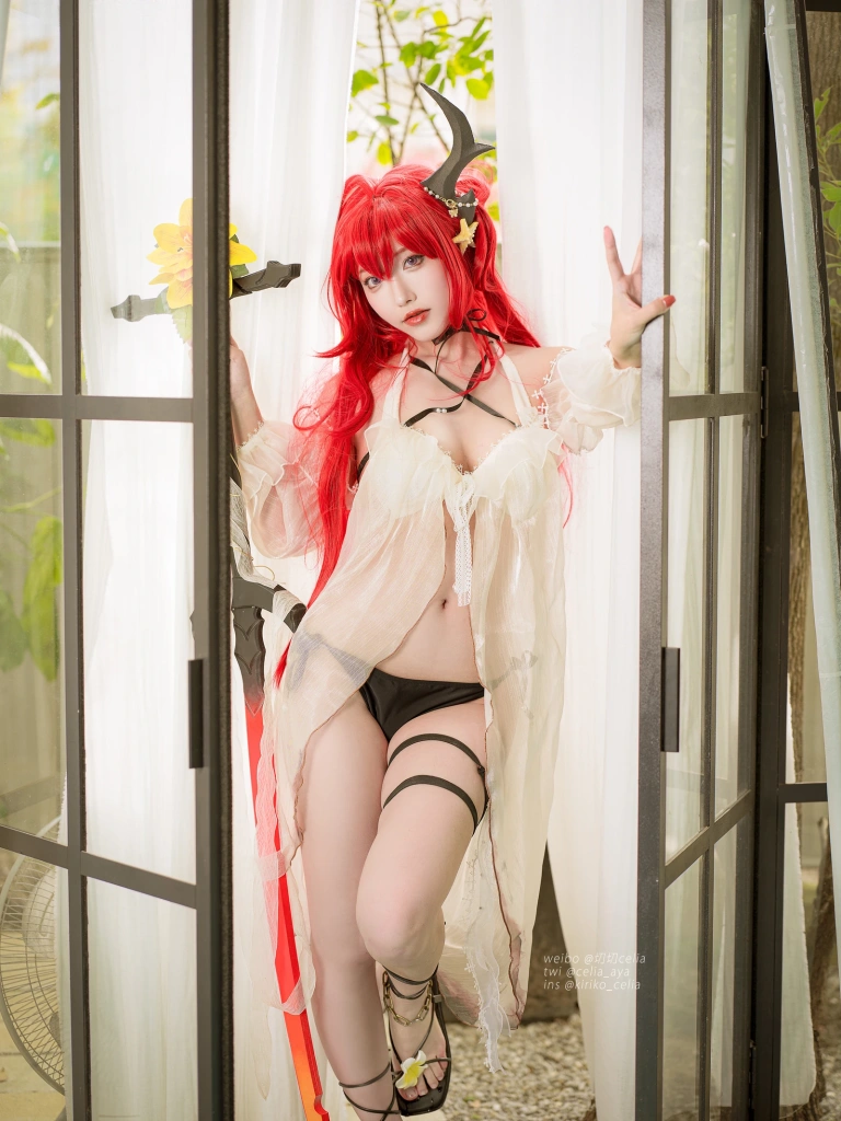 切切celia《明日方舟 史尔特尔泳装》主题写真：27张全套美图