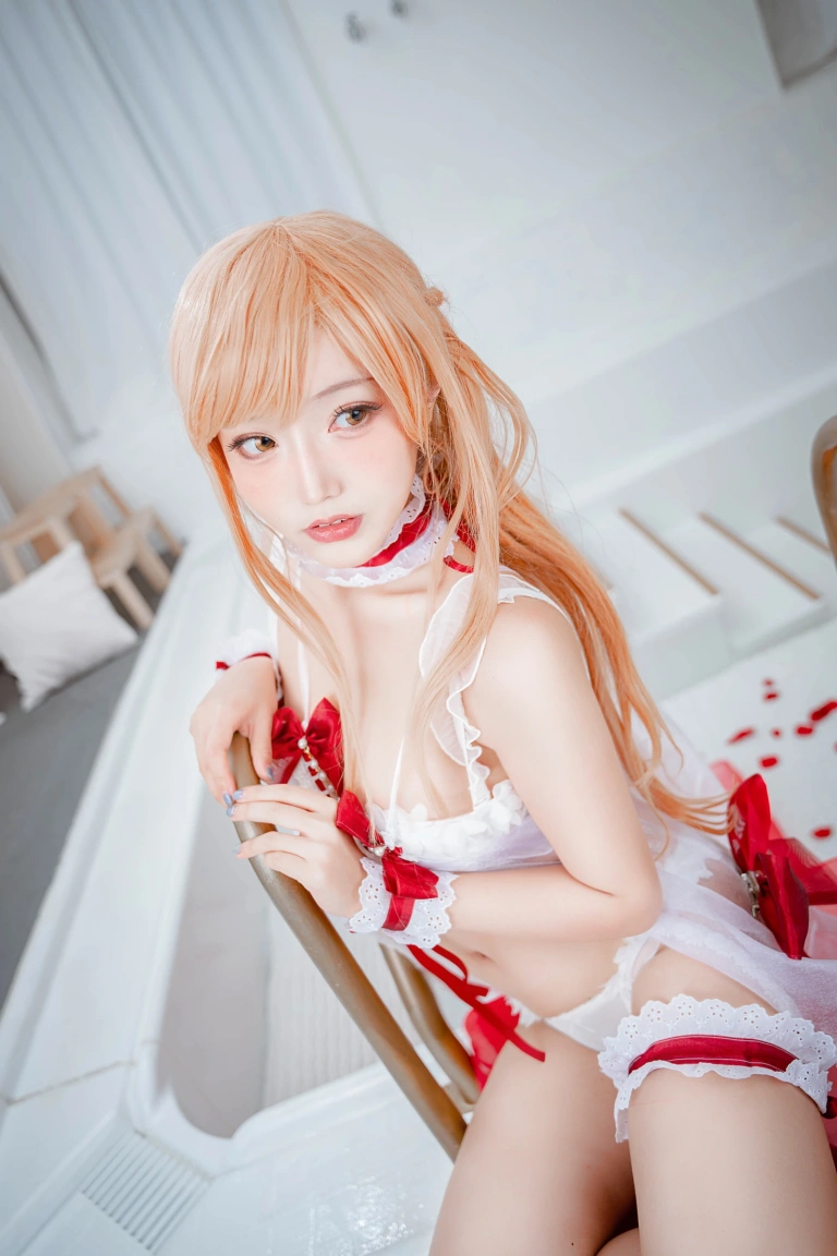 切切celia《亚丝娜内衣》主题写真：19张全套美图