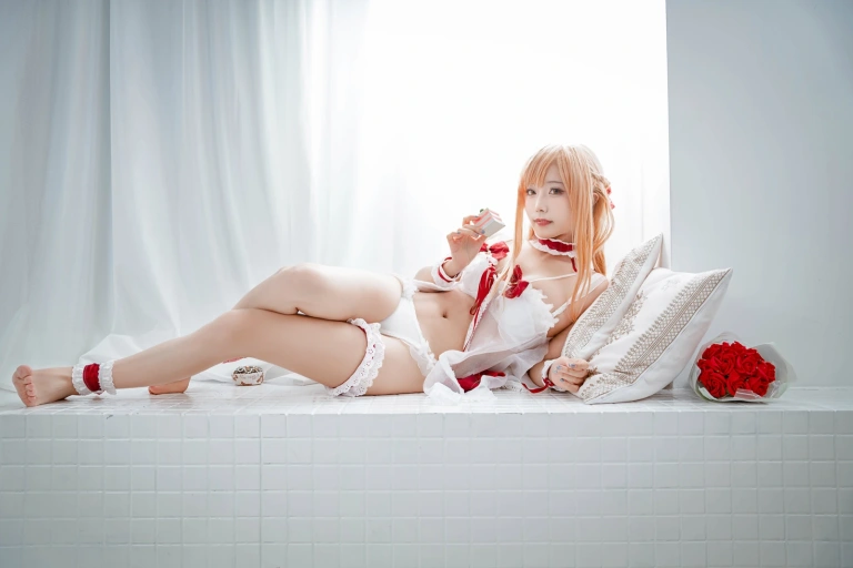 切切celia《亚丝娜内衣》主题写真：19张全套美图