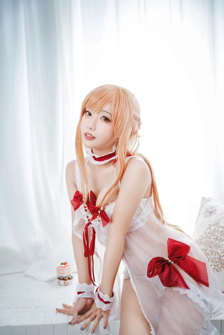 切切celia《亚丝娜内衣》主题写真：19张全套美图