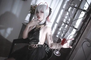 切切celia《明日方舟 W 礼服》主题写真：20张全套美图