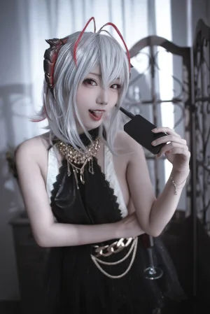 切切celia《明日方舟 W 礼服》主题写真：20张全套美图