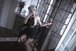 切切celia《明日方舟 W 礼服》主题写真：20张全套美图