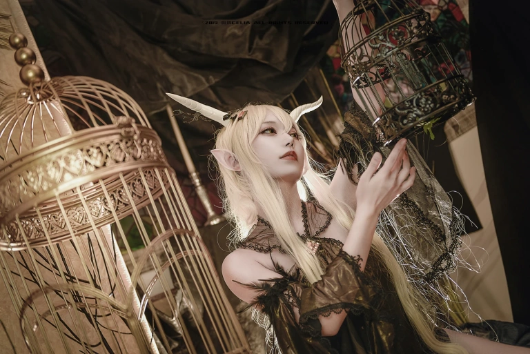 切切celia《闪灵》主题写真：12张全套美图