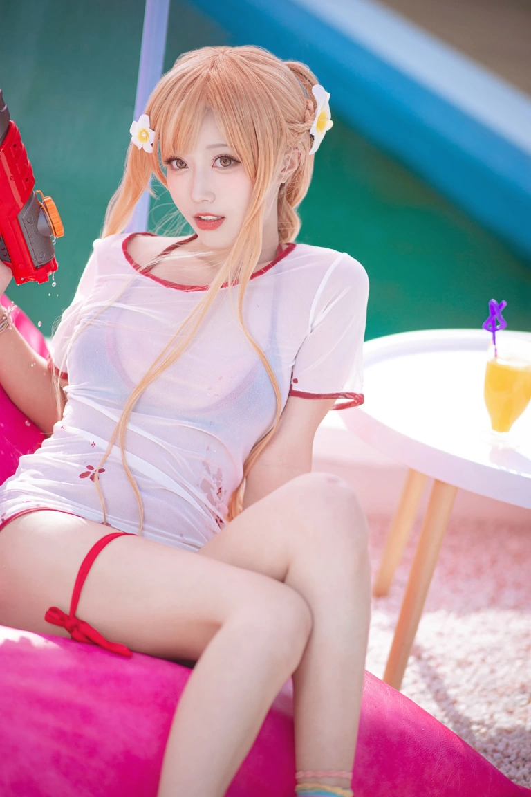 切切celia《亚丝娜泳装》主题写真：21张全套美图