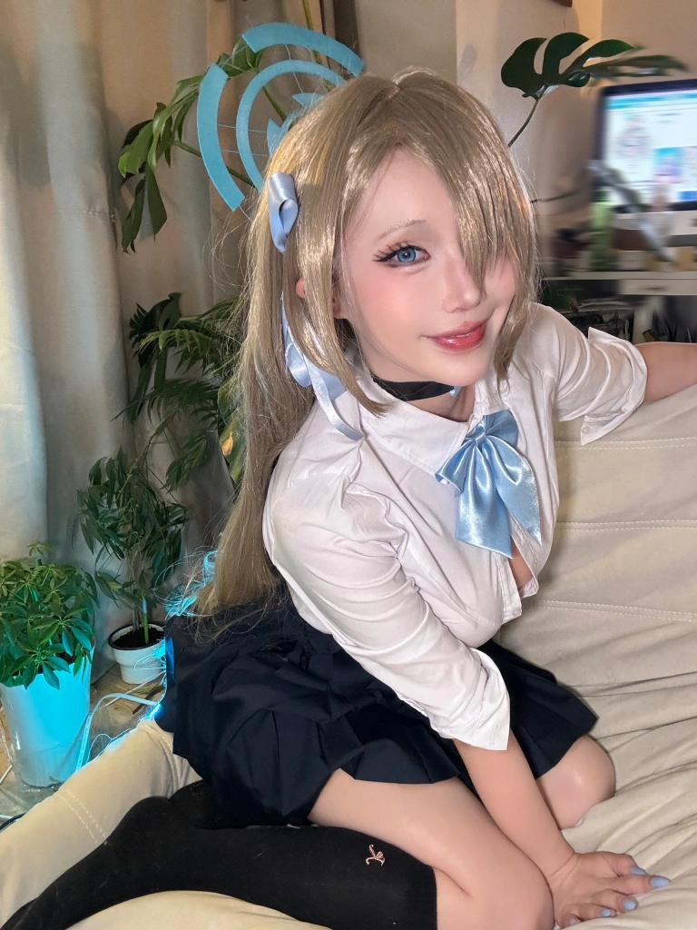 切切celia《明日奈制服自拍》主题写真：17张全套美图，含7个视频