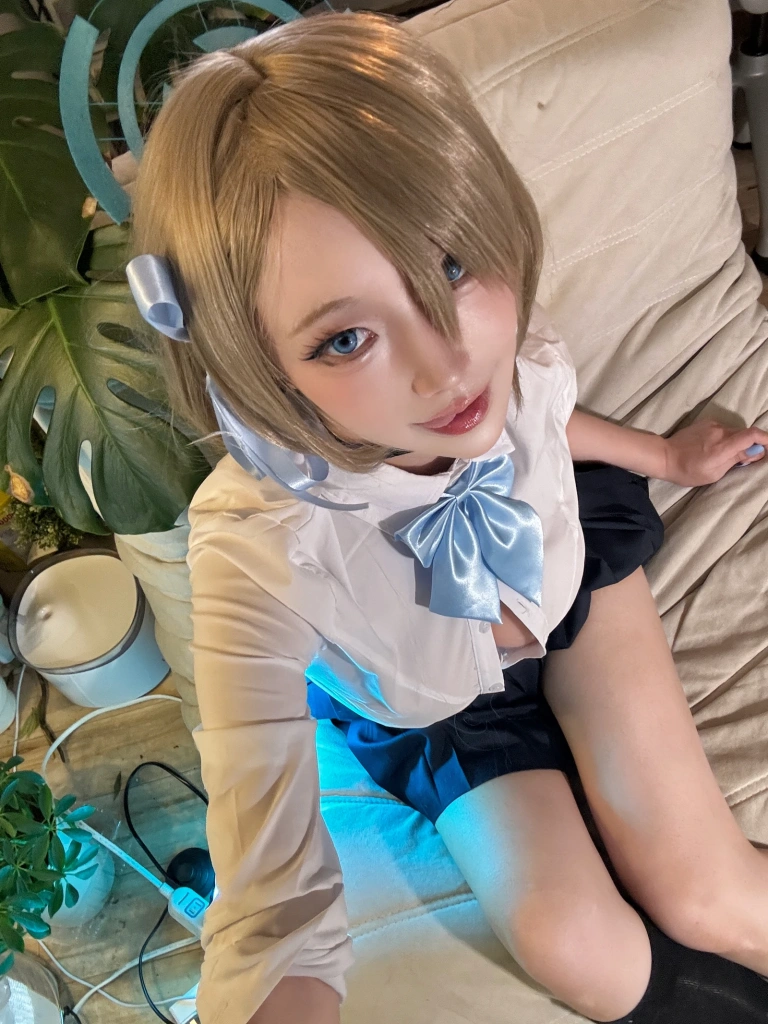 切切celia《明日奈制服自拍》主题写真：17张全套美图，含7个视频