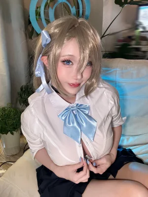 切切celia《明日奈制服自拍》主题写真：17张全套美图，含7个视频