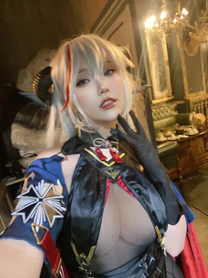 切切celia《埃吉尔》主题写真：32张全套美图，含2个视频