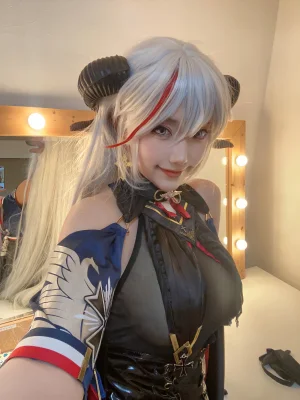 切切celia《埃吉尔》主题写真：32张全套美图，含2个视频