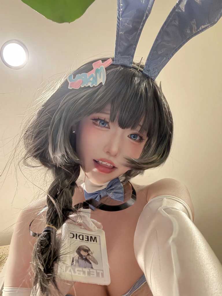 切切celia《梅里自拍》主题写真：14张全套美图，含3个视频