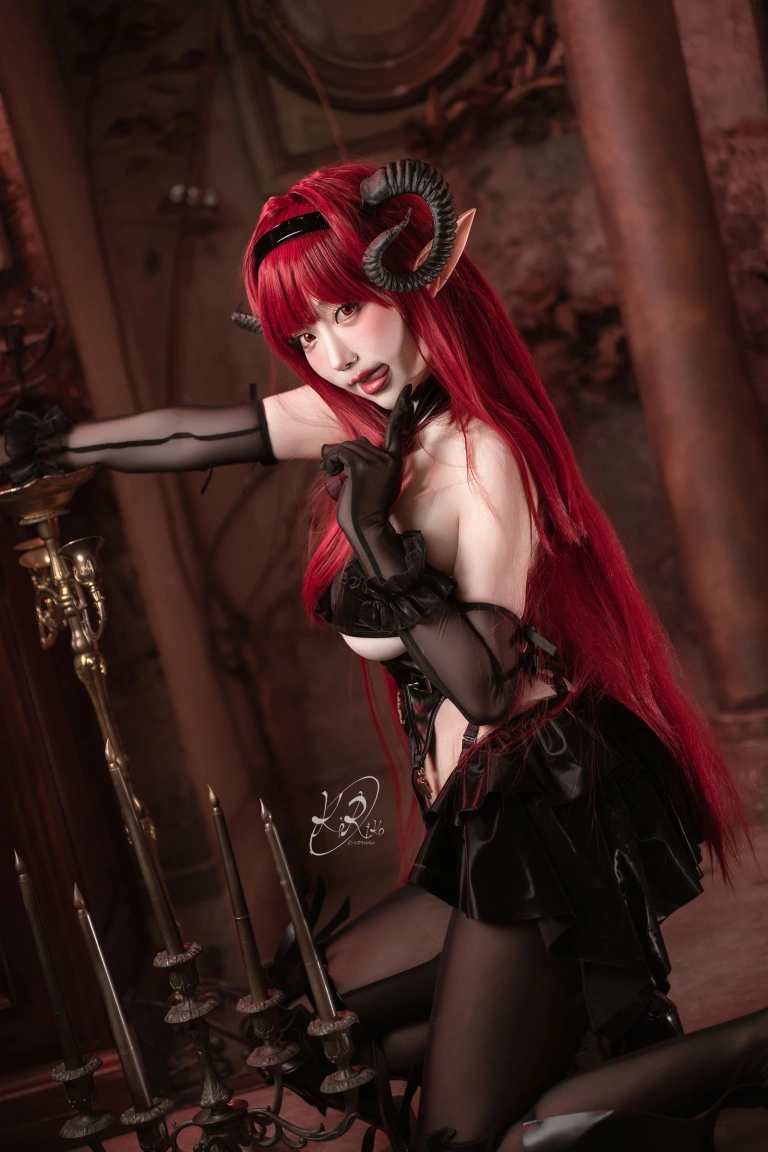切切celia《碧蓝航线 兴登堡》主题写真：38张全套美图