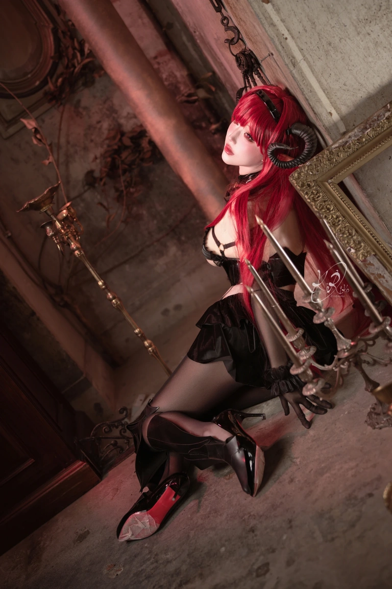 切切celia《碧蓝航线 兴登堡》主题写真：38张全套美图