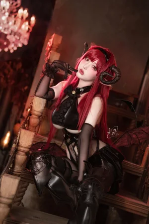 切切celia《碧蓝航线 兴登堡》主题写真：38张全套美图