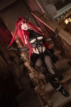 切切celia《碧蓝航线 兴登堡》主题写真：38张全套美图