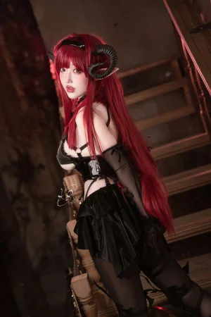 切切celia《碧蓝航线 兴登堡》主题写真：38张全套美图