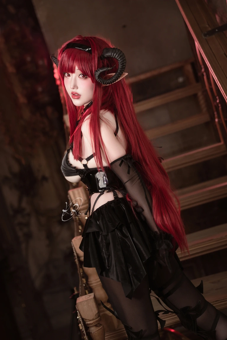 切切celia《碧蓝航线 兴登堡》主题写真：38张全套美图