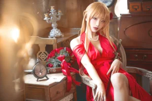 切切celia《刀剑神域 亚丝娜礼服》主题写真：28张全套美图