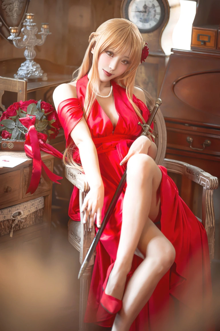 切切celia《刀剑神域 亚丝娜礼服》主题写真：28张全套美图