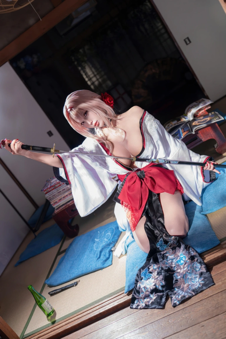 切切celia《NIKKE 黑红莲》主题写真：39张全套美图