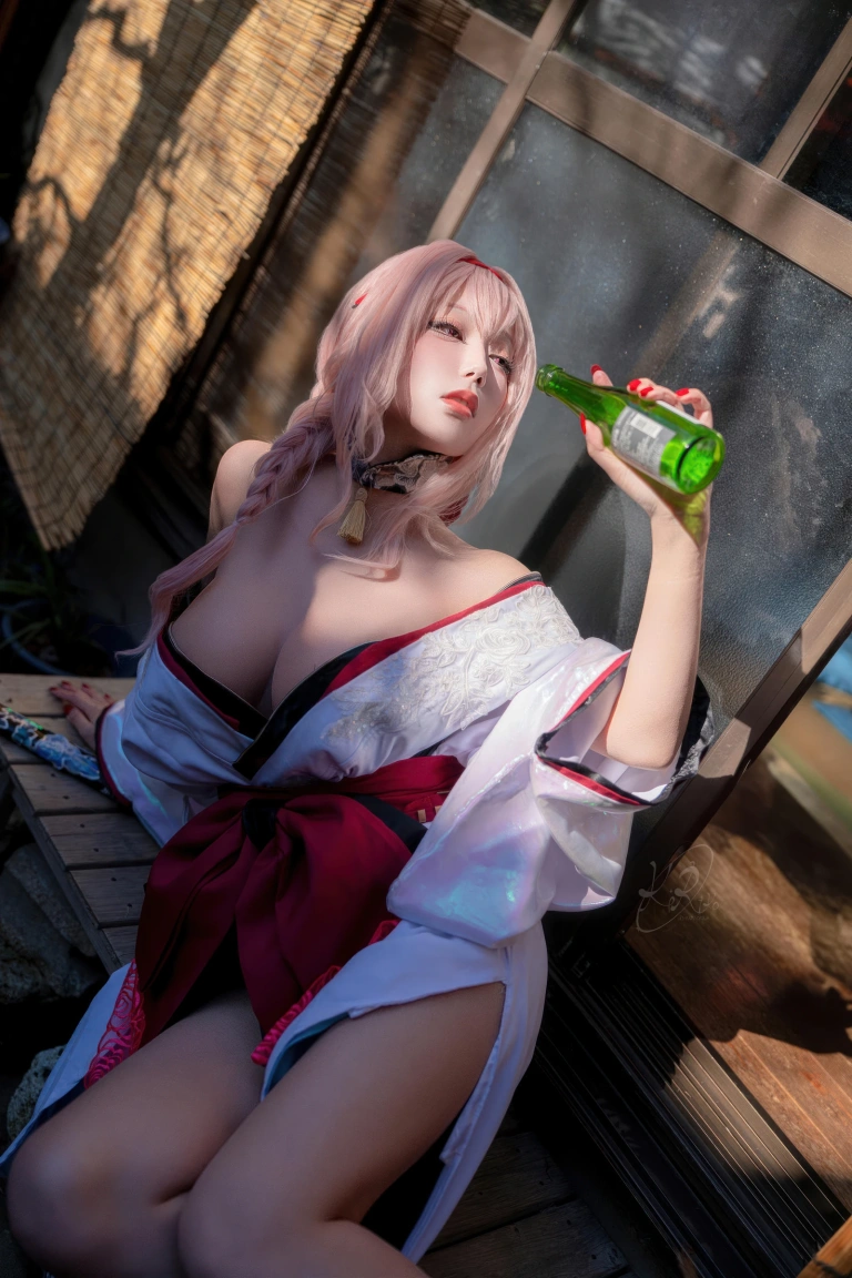 切切celia《NIKKE 黑红莲》主题写真：39张全套美图