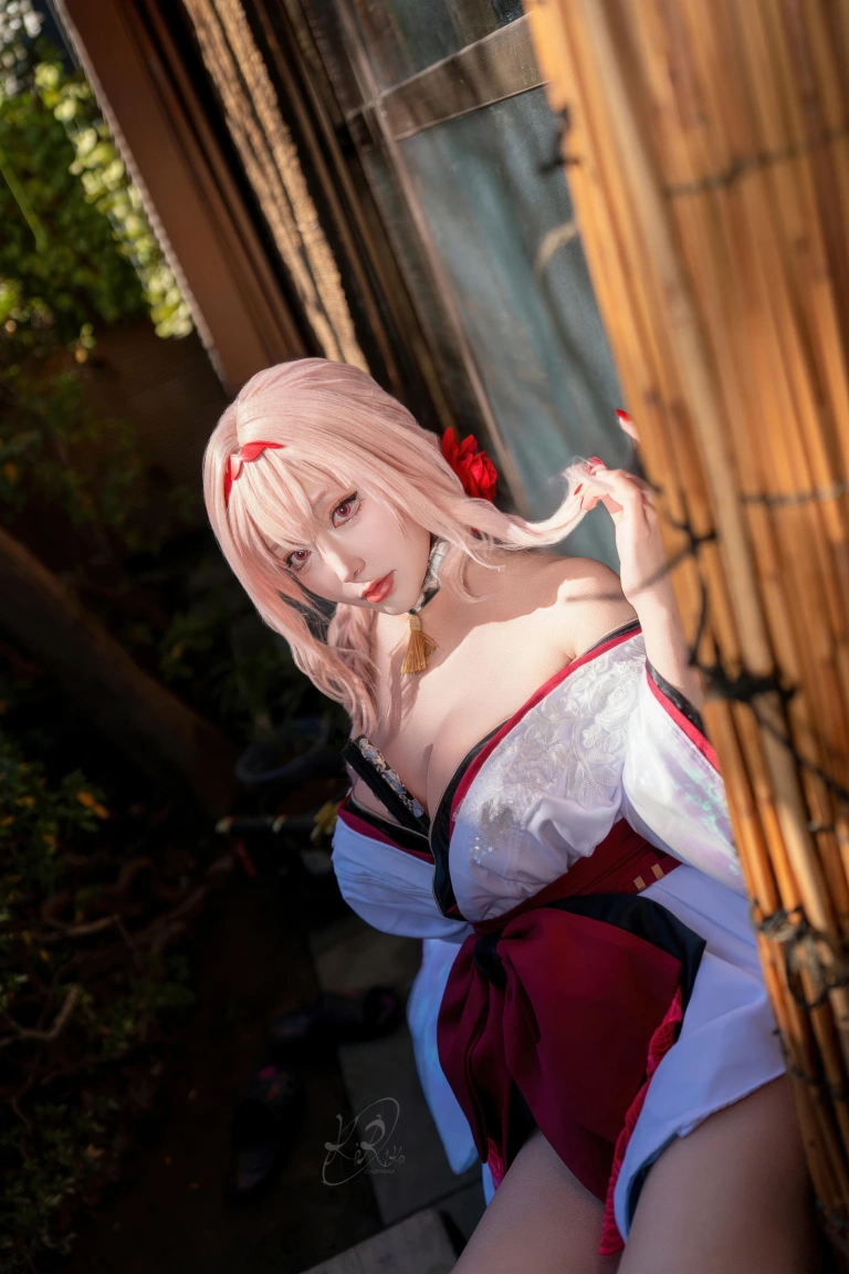 切切celia《NIKKE 黑红莲》主题写真：39张全套美图