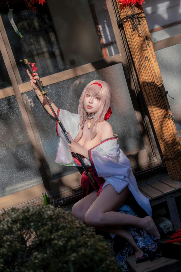切切celia《NIKKE 黑红莲》主题写真：39张全套美图