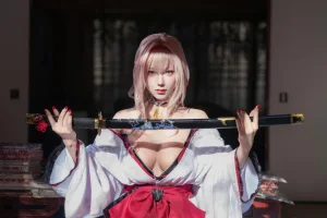 切切celia《NIKKE 黑红莲》主题写真：39张全套美图