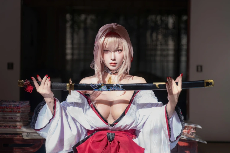 切切celia《NIKKE 黑红莲》主题写真：39张全套美图