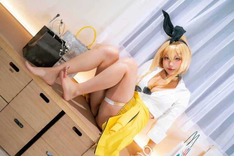 切切celia《NIKKE 露菲》主题写真：28张全套美图