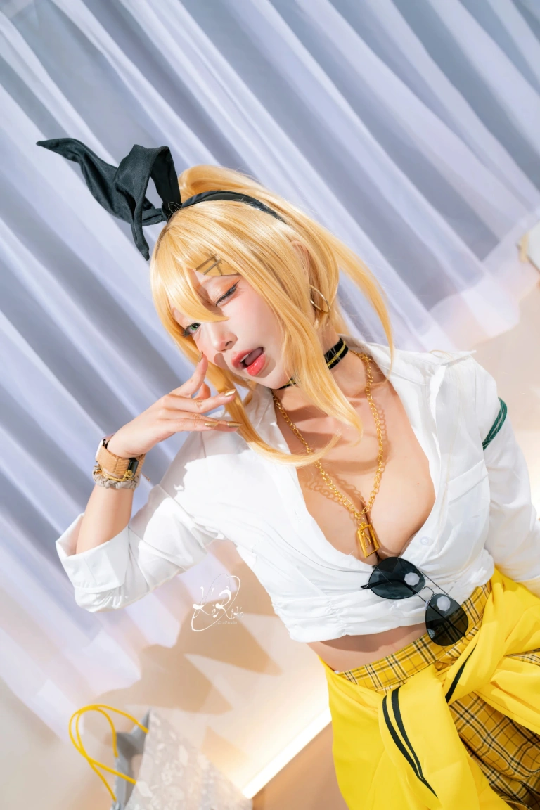 切切celia《NIKKE 露菲》主题写真：28张全套美图