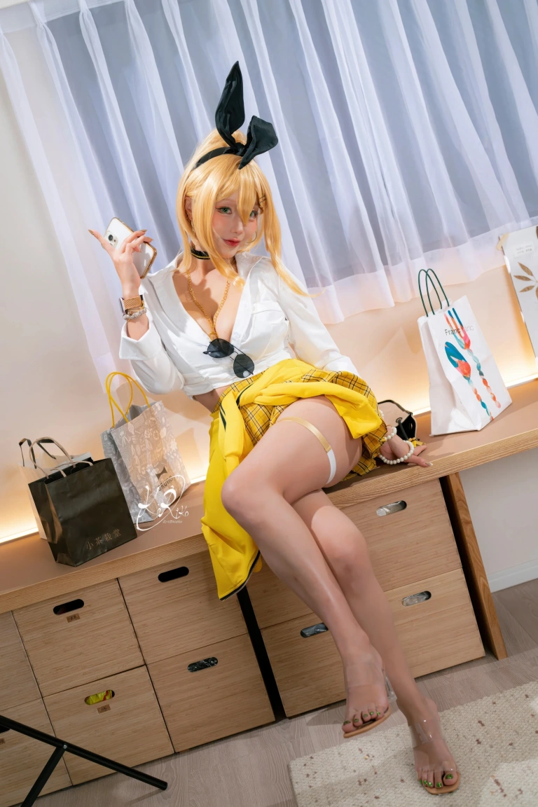 切切celia《NIKKE 露菲》主题写真：28张全套美图