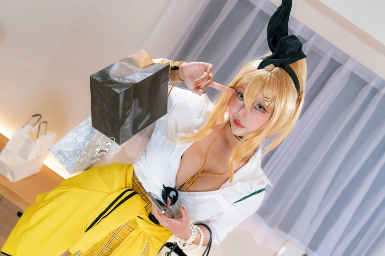 切切celia《NIKKE 露菲》主题写真：28张全套美图