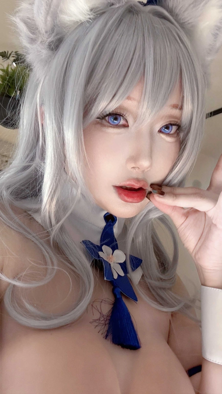 切切celia《碧蓝航线 信浓兔女郎自拍》主题写真：16张全套美图，含3个视频