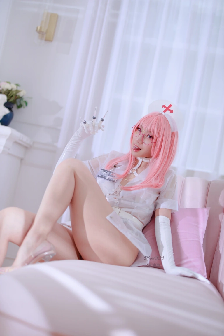 Cien恩恩《护士》主题写真：18张全套美图