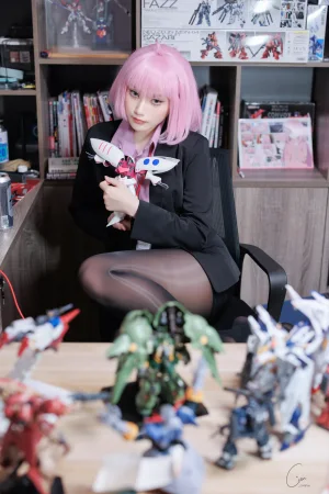 Cien恩恩《机动战士高达 哈曼·卡恩OL》主题写真：25张全套美图
