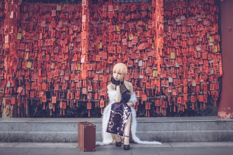 coser衣衣《少女前线 紫雨心》主题写真：14张全套美图