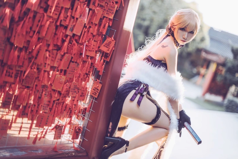 coser衣衣《少女前线 紫雨心》主题写真：14张全套美图